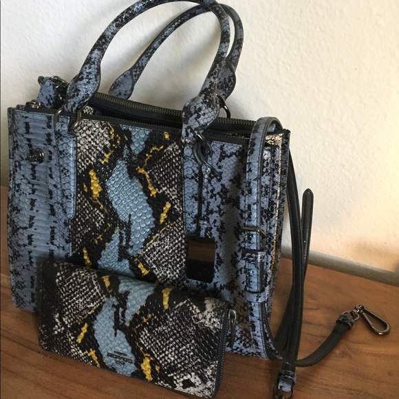 Stunning Coach Crosby - Picture 2 of 10